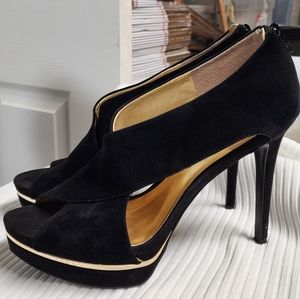 30% off bundlesBeautiful Carlos  Carlos Santana suede heels size 8.5